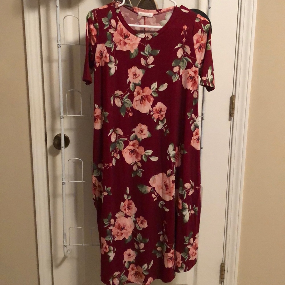 Reb & J - sz SMALL - Mid-Calf Dress